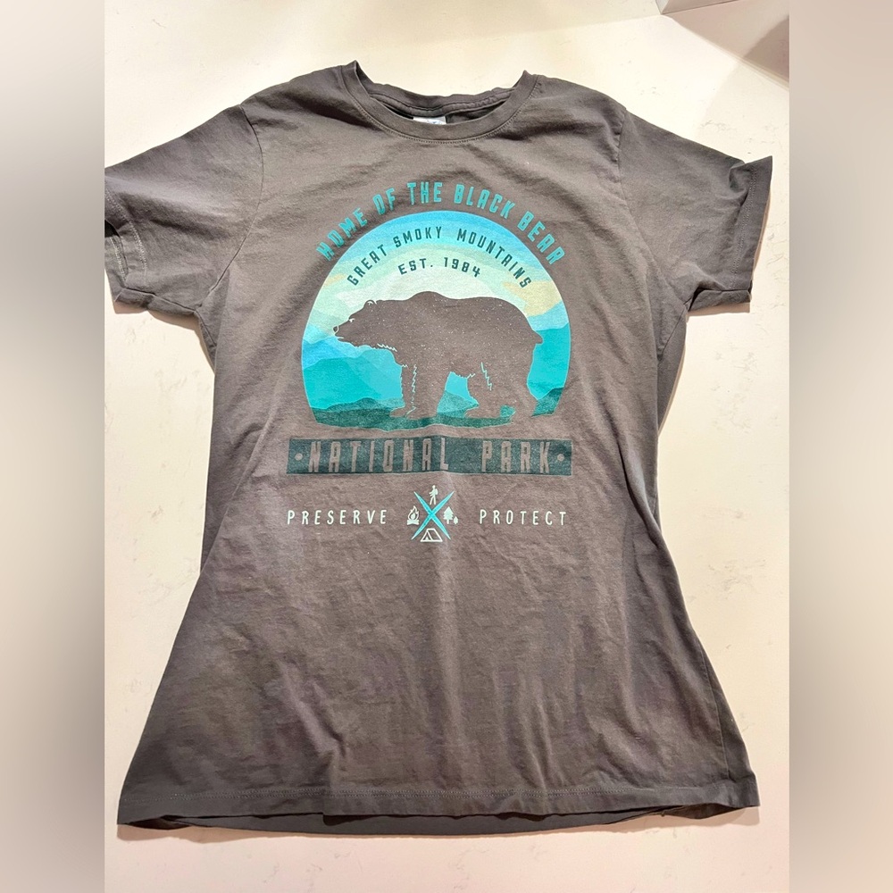 Great Smoky Mountains graphic black bear fitted T-shirt top